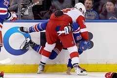 Подробнее о статье Россиянин победил канадца в драке во время матча НХЛ